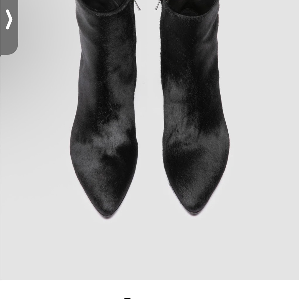 Officine Creative Black Ankle Boots SUZY 008
Black Leather Zipped Boots